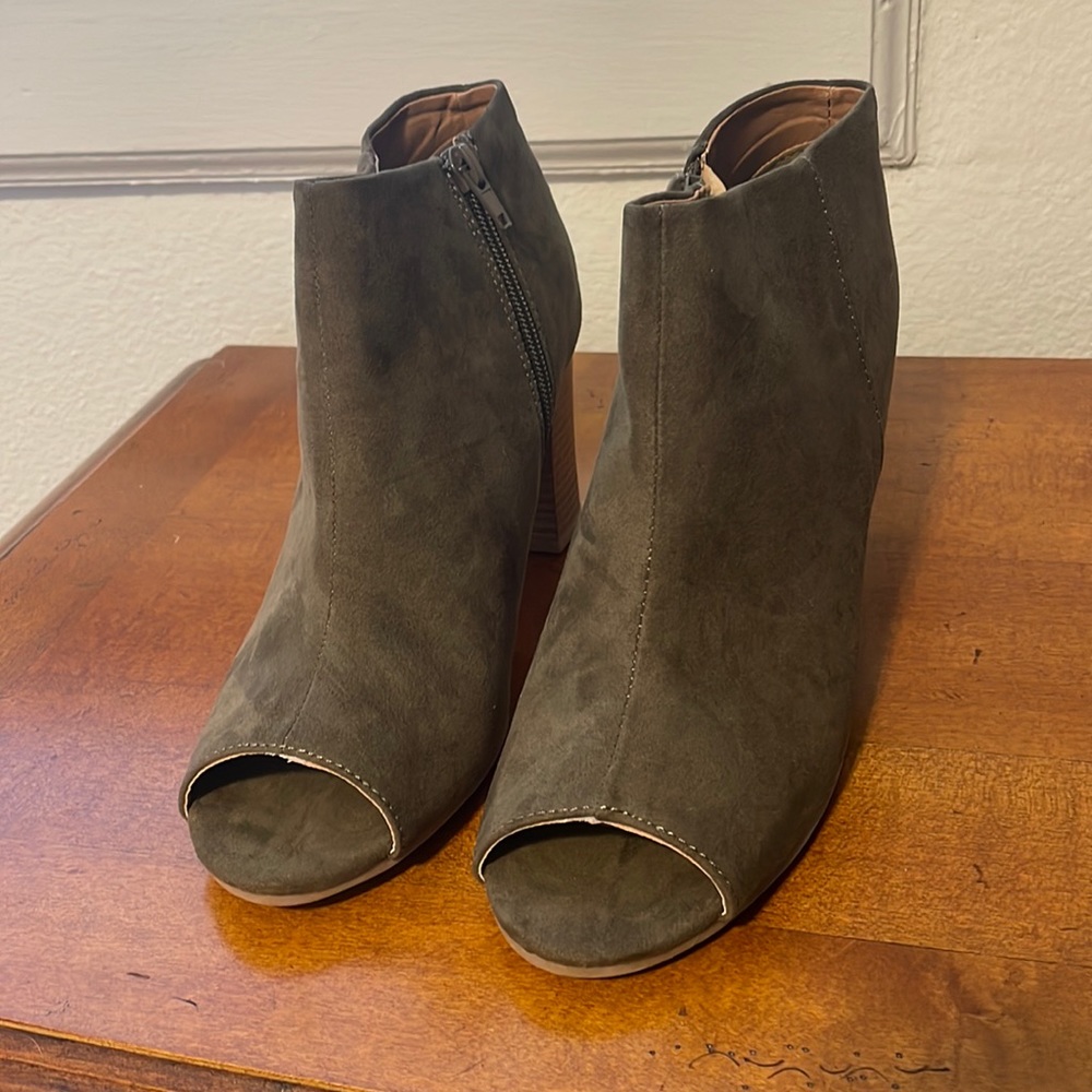 Brand new khaki booties